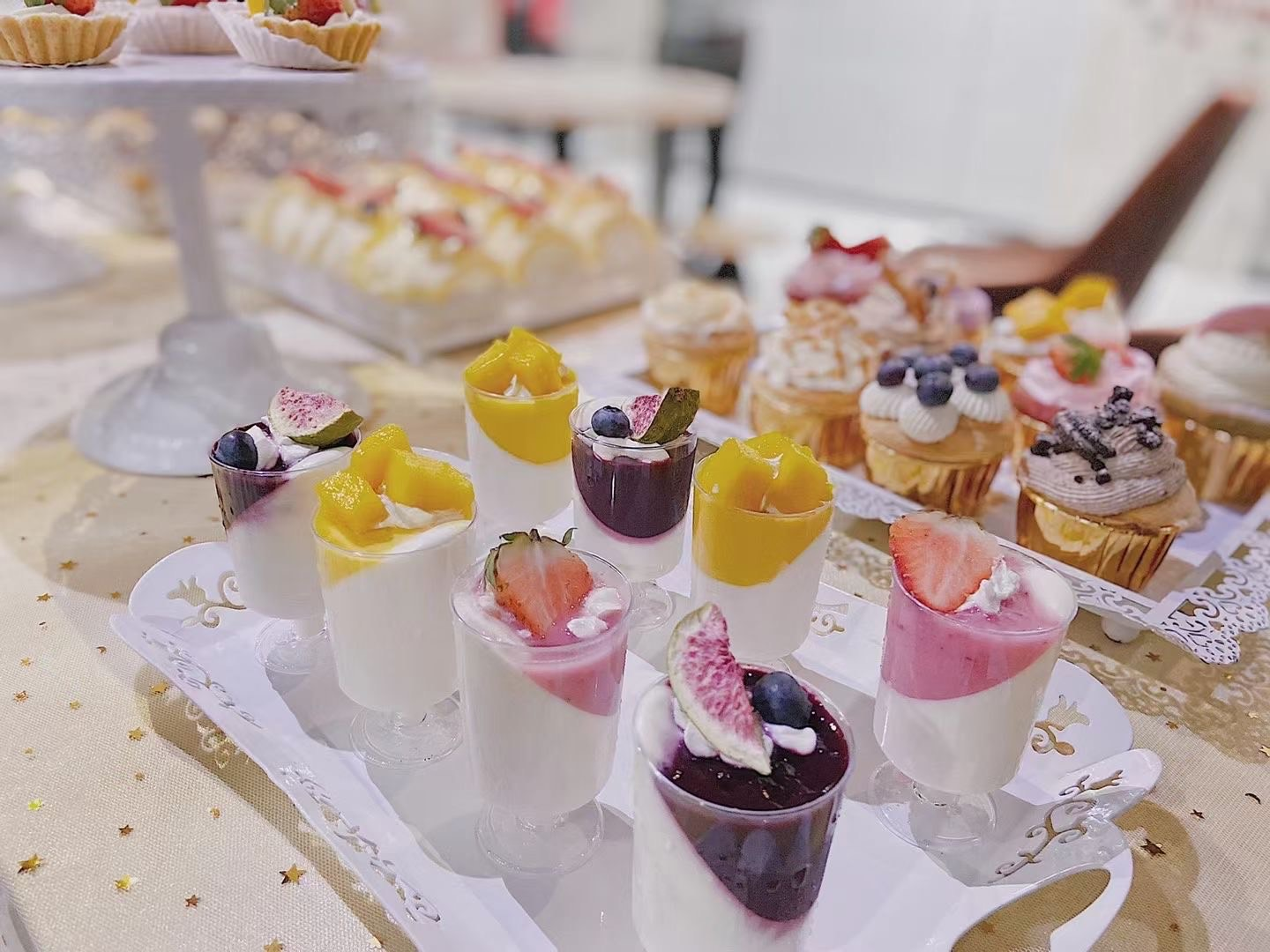 蛋糕盛宴，共庆甜品生日会